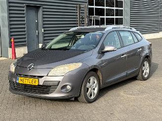 Schadeauto Renault Mégane 1.6 16V Combi/o 4Dr Benzine 1.598cc 81kW (110pk) FWD 2010/11