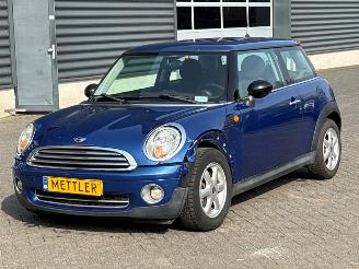 Vaurioauto  passenger cars Mini One 1.4 16V Hatchback  Benzine 1.397cc 70kW (95pk) FWD 2008/2