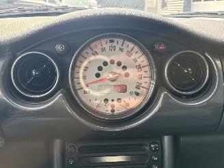 Mini Mini ONE 1.6 16V Hatchback  Benzine 1.598cc 66kW (90pk) FWD picture 14