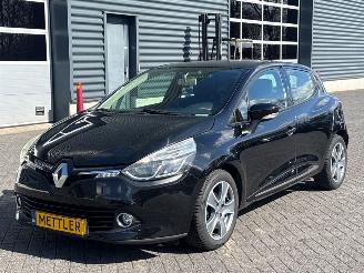 Schadeauto Renault Clio 0.9 Energy TCE 90 12V Hatchback 4Dr Benzine 898cc 66kW (90pk) FWD 2014/1