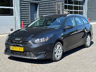 krockskadad bil auto Kia Ceed 1.0i T-GDi 12V Combi/o 4Dr Benzine 998cc 74kW (101pk) FWD 2025/8