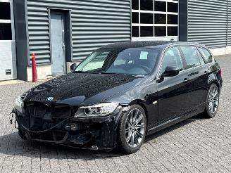krockskadad bil auto BMW 3-serie 325i 24V Combi/o  Benzine 2.979cc 160kW (218pk) RWD 2010/11