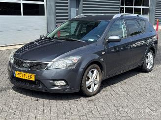 Damaged car Kia Cee d 1.4 16V Combi/o 2010/5