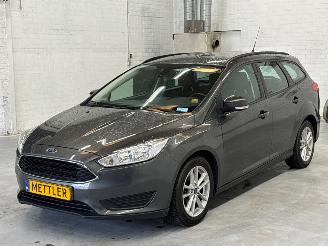 Damaged car Ford Focus 1.0 Ti-VCT EcoBoost 2016/3