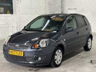Damaged car Ford Fiesta 1.3 Hatchback  Benzine 1.299cc 51kW (69pk) FWD 2007/6