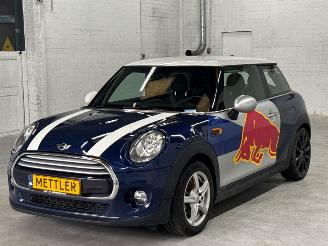 damaged passenger cars Mini Cooper 1.5 12V Cooper Hatchback 2Dr Benzine 1.499cc 100kW (136pk) FWD 2014/11
