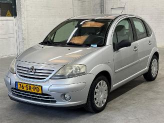 Damaged car Citroën C3 1.4 Hatchback 4Dr Benzine 1.360cc 54kW (73pk) FWD 2003/6