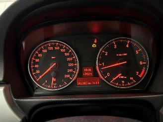 BMW 5-serie 523i 24V Combi/o  Benzine 2.497cc 130kW (177pk) RWD picture 14