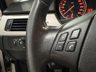 BMW 5-serie 523i 24V Combi/o  Benzine 2.497cc 130kW (177pk) RWD picture 19