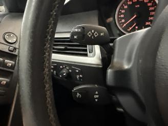 BMW 5-serie 523i 24V Combi/o  Benzine 2.497cc 130kW (177pk) RWD picture 17