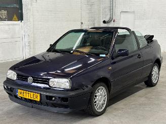 Vaurioauto  passenger cars Volkswagen Golf 1.8 Cabrio  Benzine 1.781cc 55kW (75pk) FWD 1996/10