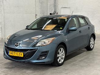 Damaged car Mazda 3 1.6i MZR 16V Hatchback  Benzine 1.598cc 77kW (105pk) FWD 2011/7
