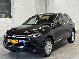 krockskadad bil auto Volkswagen Touareg 3.0 TDI 2013/1