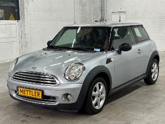 Vaurioauto  passenger cars Mini Mini 1.4 16V One Hatchback  Benzine 1.397cc 70kW (95pk) FWD 2007/5