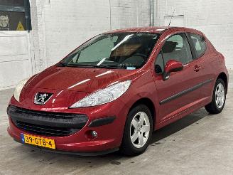 damaged passenger cars Peugeot 207 1.4 Hatchback  Benzine 1.360cc 54kW (73pk) FWD 2008/8