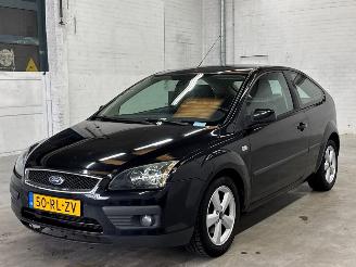 damaged passenger cars Ford Focus 1.6 16V Hatchback  Benzine 1.596cc 74kW (101pk) FWD 2005/6