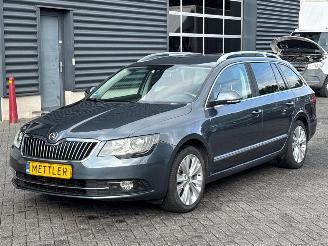 uszkodzony samochody osobowe Skoda Superb 1.8 TSI 16V Combi/o  Benzine 1.798cc 118kW (160pk) FWD 2014/4