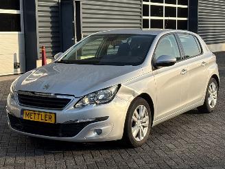Unfallwagen Peugeot 308 1.2 12V VTi PureTech 82 Hatchback 4Dr Benzine 1.199cc 60kW (82pk) FWD 2014/1