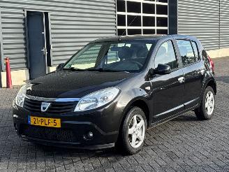 Damaged car Dacia Sandero 1.2 16V Hatchback  Benzine 1.149cc 55kW (75pk) FWD 2011/2