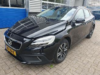 krockskadad bil auto Volvo V-40 Cross Country 2.0 T3 Nordic+ 2017/6