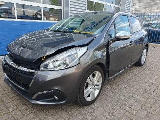 krockskadad bil auto Peugeot 208 1.2 PureTech Signature 2019/7