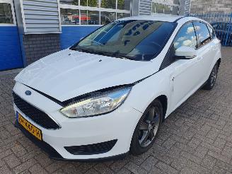 Auto incidentate Ford Focus 1.0 Trend Edition 2015/10