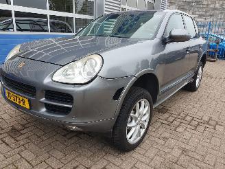 uszkodzony samochody osobowe Porsche Cayenne 4.5 S automaat 2003/4