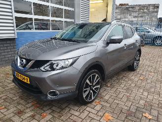 Damaged car Nissan Qashqai 1.2 Tekna 2016/9