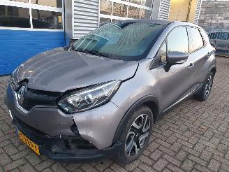 damaged passenger cars Renault Captur 1.2 TCe Dynamique AUTOMAAT 2016/11