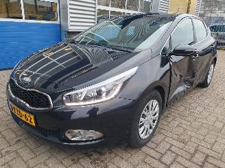 Vaurioauto  passenger cars Kia Cee d 1.6 GDI Business Pack 2013/7