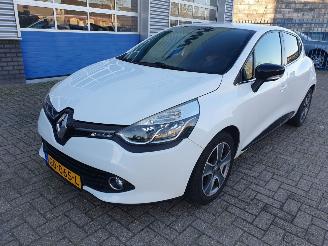 krockskadad bil auto Renault Clio 0.9 TCe ECO Night&Day 2015/4