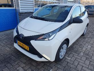 damaged passenger cars Toyota Aygo 1.0 VVT-i x-fun 2018/2