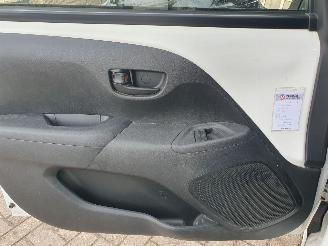 Peugeot 108 1.0 e-VTi Active picture 11