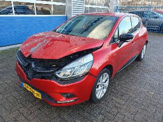 Damaged car Renault Clio 0.9 TCe Limited 2018/5
