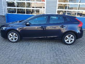 Volvo V-40 2.0 D2 Kinetic Automaat picture 2