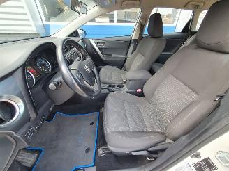 Toyota Auris 1.8 Hybrid Lease picture 18