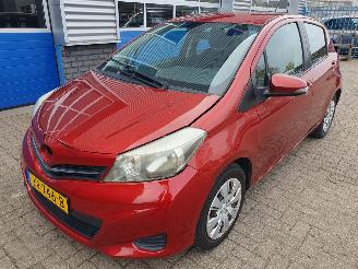 krockskadad bil auto Toyota Yaris 1.3 VVT-i Aspiration 2012/3