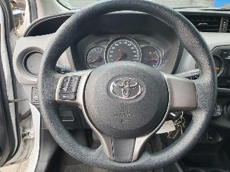 Toyota Yaris 1.0 VVT-i Style picture 16
