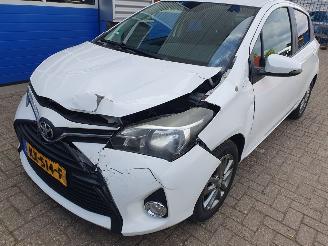 krockskadad bil auto Toyota Yaris 1.0 VVT-i Style 2015/4