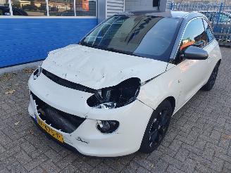 krockskadad bil auto Opel Adam 1.0 Turbo Unlimited 2019/1