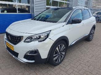 Schadeauto Peugeot 3008 1.2 PureTech Allure 2018/9