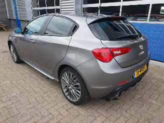 Alfa Romeo Giulietta 1.4 Turbo MultiAir Automaat picture 3