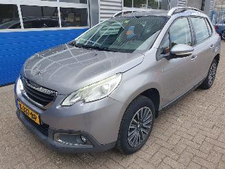 Schadeauto Peugeot 2008 1.2 Puretech Allure 2015/7