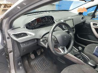 Peugeot 2008 1.2 Puretech Allure picture 13