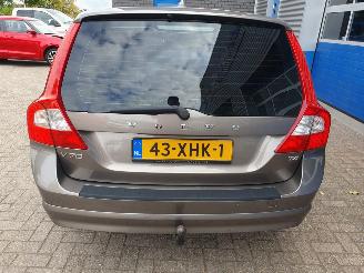Volvo V-70 1.6 T4 Summum Automaat picture 4