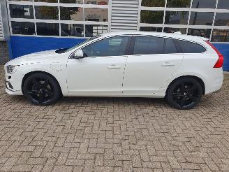 Volvo V-60 2.4 D5 Twin Engine R-Design Automaat Hybrid picture 2