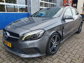 krockskadad bil auto Mercedes A-klasse 180 Lease Edition Ambition 2016/2