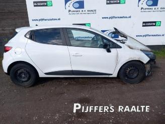 demontáž osobní automobily Renault Clio Clio IV (5R), Hatchback 5-drs, 2012 / 2021 0.9 Energy TCE 90 12V 2015/2