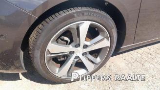 Peugeot 308 308 SW (L4/L9/LC/LJ/LR), Combi 5-drs, 2014 / 2021 1.2 12V e-THP PureTech 130 picture 17