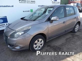Coche siniestrado Renault Scenic Scenic III (JZ), MPV, 2009 / 2016 1.5 dCi 105 2010